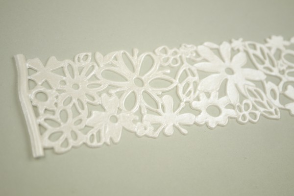 Wachsborte mit Blumen in weiß perlmutt, 1 Reihe, 33 cm